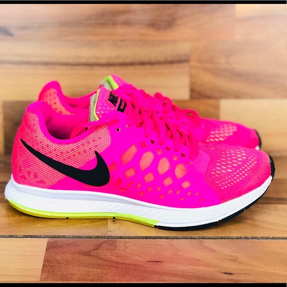 Nike Shoes - Nike Pegasus 31 athletic running shoes